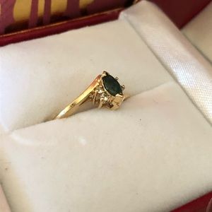 Ladies Vintage 14k gold Emerald and Diamond ring